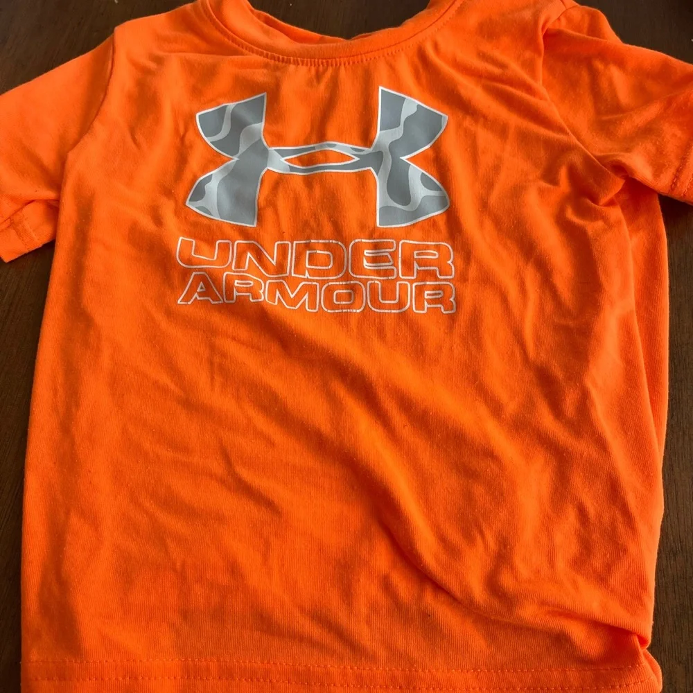 Under Armour kids shirt 12 m - Picture 1 of 3